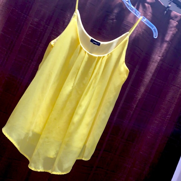 Yellow pleated tank - Picture 1 of 6